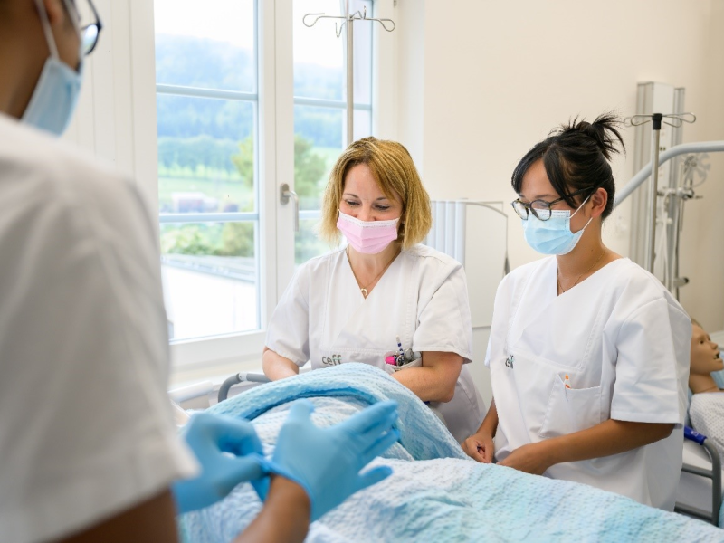 Formation à distance infirmier : une solution flexible face aux contraintes de terrain